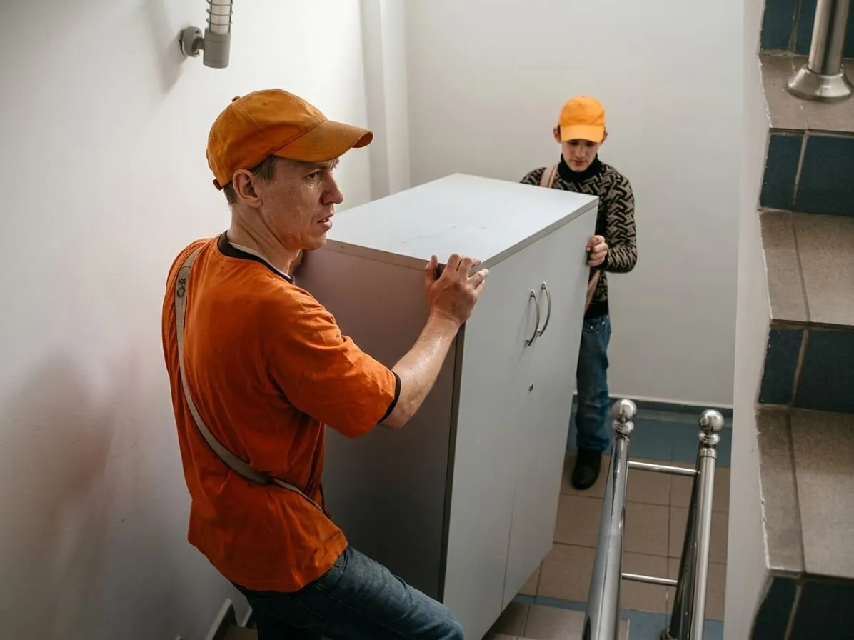 Подъем шкафа в квартиру